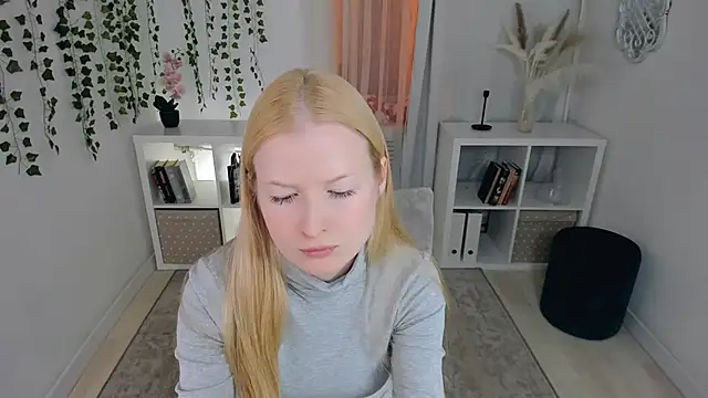 Laly Peach online show from 30, 11, 2025