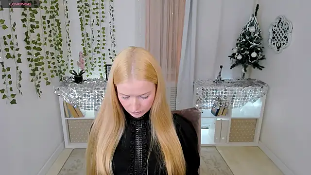 Laly Peach online show from 8, 1, 2026