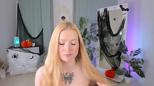 Laly Peach online show from 27, 10, 2025