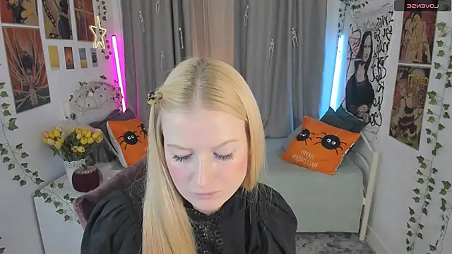 Laly Peach online show from 28, 10, 2025