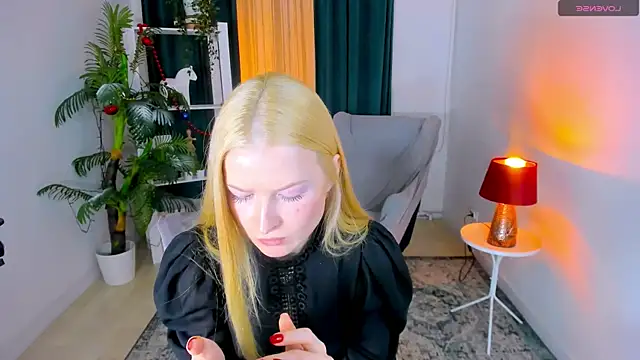 Laly Peach online show from 6, 1, 2026