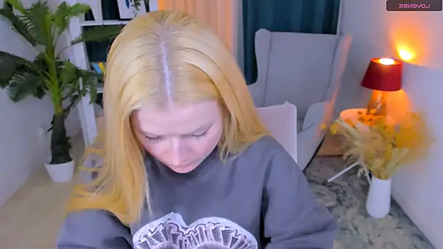 Laly Peach online show from 19, 3, 2026