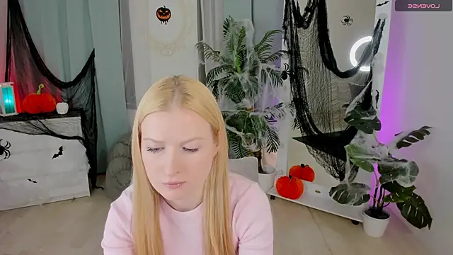 Laly Peach online show from 20, 10, 2025