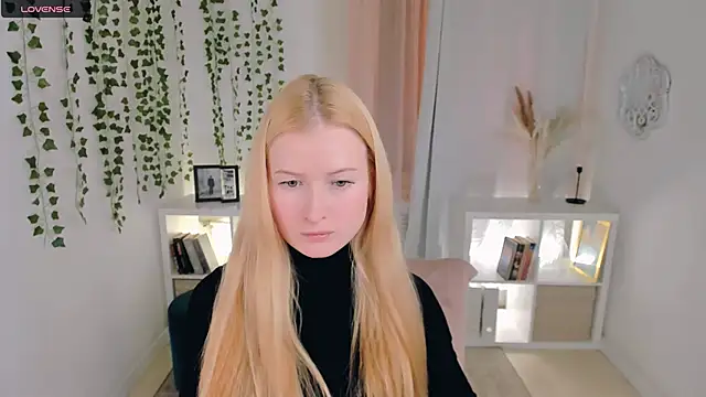 Laly Peach online show from 21, 11, 2025