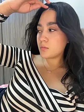 Nina lovi online show from 4, 12, 2025