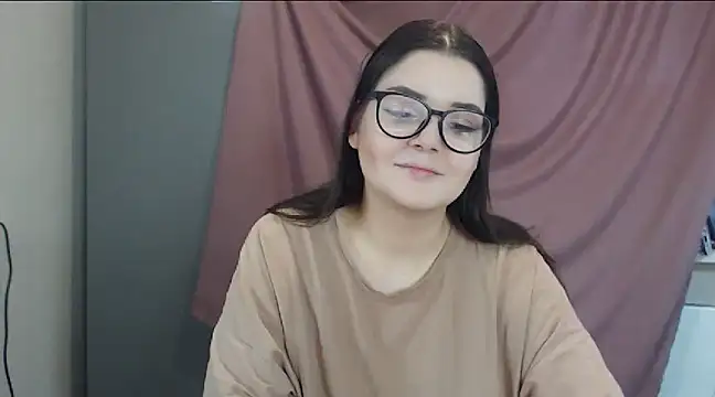 Snapshot of ohhhMie chatting on 2, 2, 2025 ohhhMie online show from 2, 2, 2025