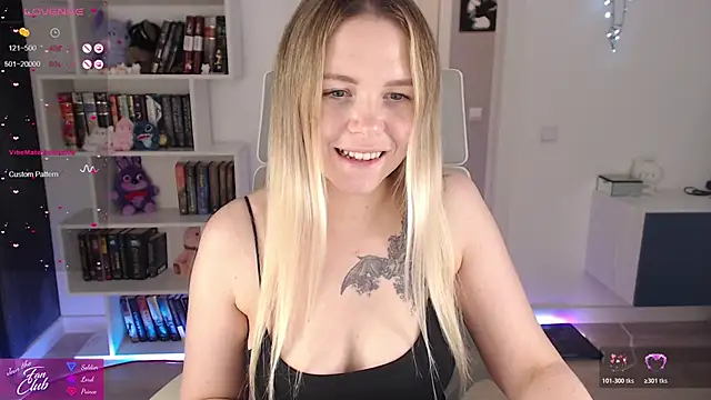 Snapshot of Emma_Bryan chatting on 12, 11, 2025 Emma Bryan online show from 12, 11, 2025