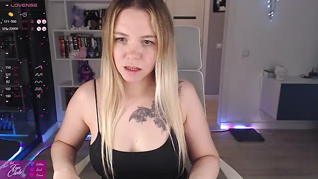 Snapshot of Emma_Bryan chatting on 20, 11, 2025 Emma Bryan online show from 20, 11, 2025