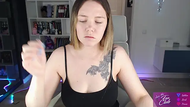 Emma Bryan online show from 12, 5, 2026