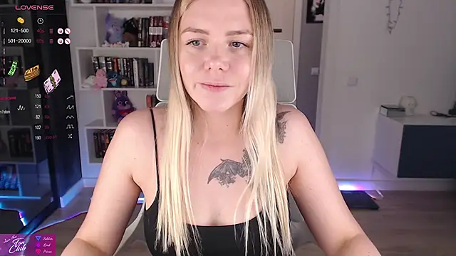 Snapshot of Emma_Bryan chatting on 9, 9, 2025 Emma Bryan online show from 9, 9, 2025