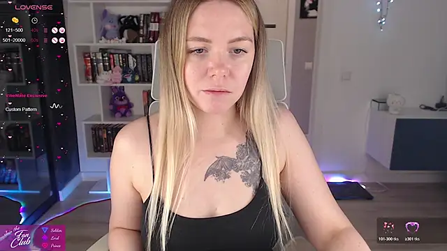 Snapshot of Emma_Bryan chatting on 21, 11, 2025 Emma Bryan online show from 21, 11, 2025