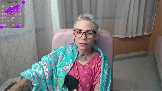 Snapshot of moon_cat85 chatting on 20, 6, 2026 moon cat85 online show from 20, 6, 2026