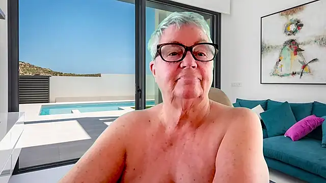 GrannyChrissy68 online show from 14, 6, 2026