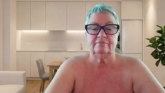 GrannyChrissy68 online show from 11, 6, 2026
