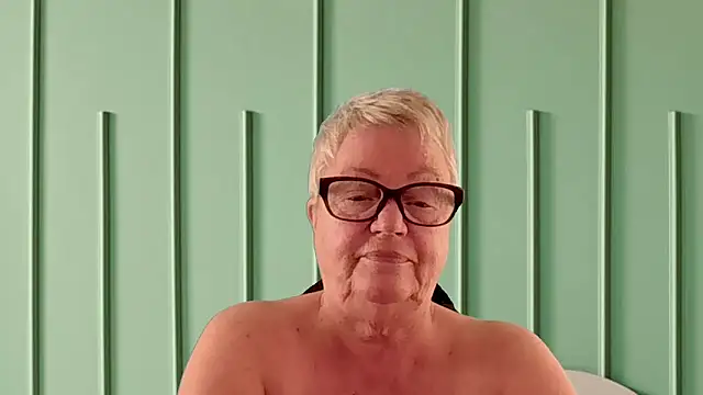 GrannyChrissy68 online show from 17, 3, 2026