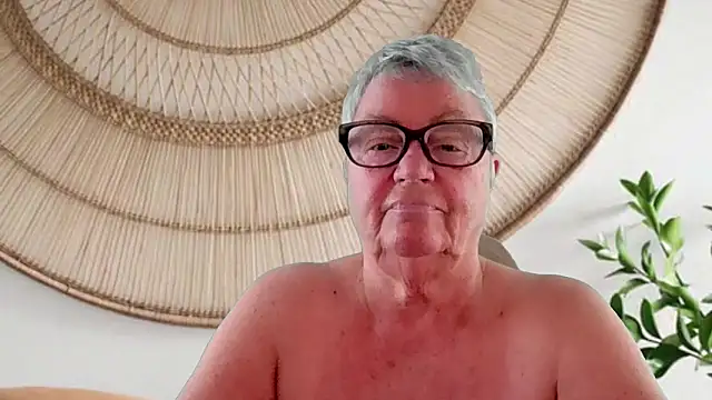 GrannyChrissy68 online show from 19, 4, 2026