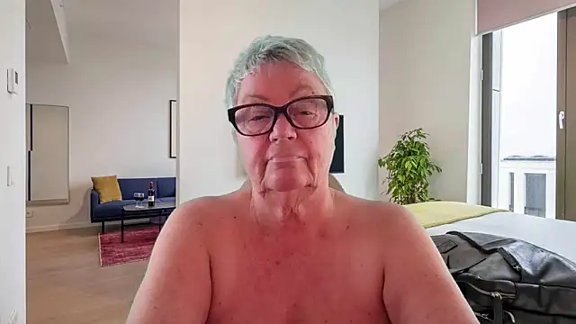 GrannyChrissy68 online show from 21, 4, 2026
