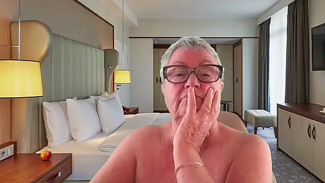 GrannyChrissy68 online show from 9, 6, 2026
