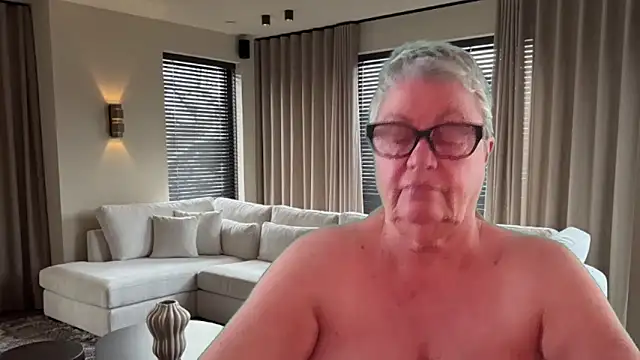 GrannyChrissy68 online show from 30, 6, 2026