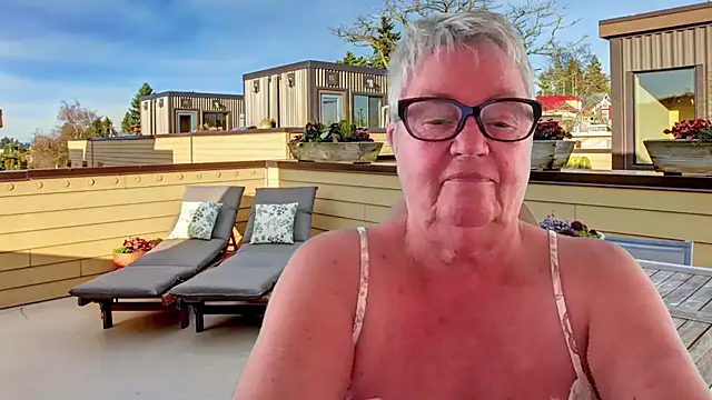 GrannyChrissy68 online show from 20, 7, 2026