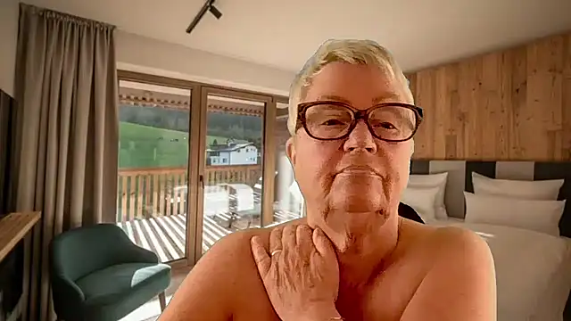 GrannyChrissy68 online show from 12, 3, 2026
