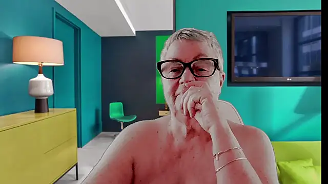 GrannyChrissy68 online show from 7, 1, 2026