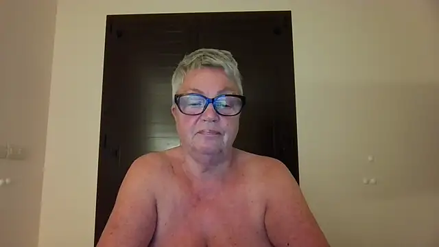 Snapshot of GrannyChrissy68 chatting on 2, 10, 2025 GrannyChrissy68 online show from 2, 10, 2025