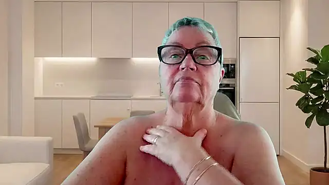 GrannyChrissy68 online show from 19, 6, 2026