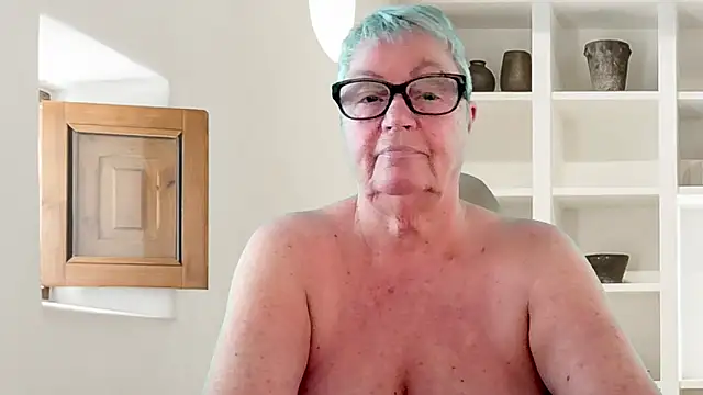 GrannyChrissy68 online show from 18, 6, 2026