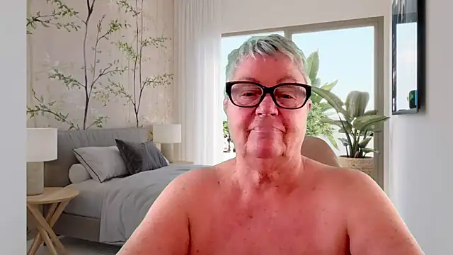 GrannyChrissy68 online show from 17, 6, 2026