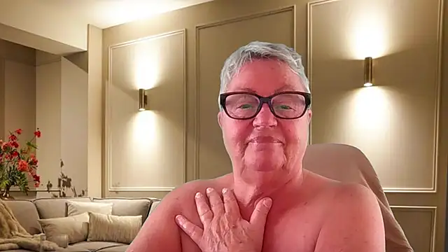 GrannyChrissy68 online show from 18, 7, 2026