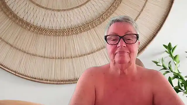GrannyChrissy68 online show from 24, 5, 2026