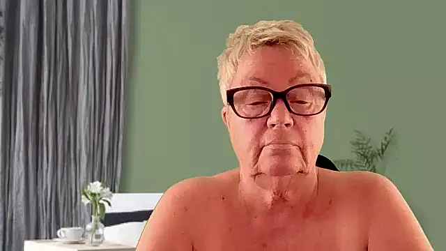GrannyChrissy68 online show from 7, 4, 2026
