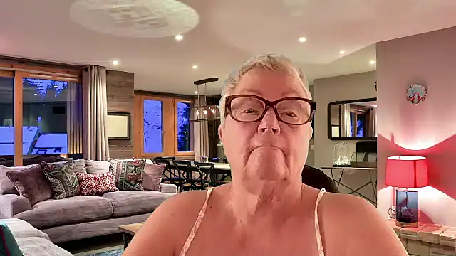 GrannyChrissy68 online show from 15, 3, 2026