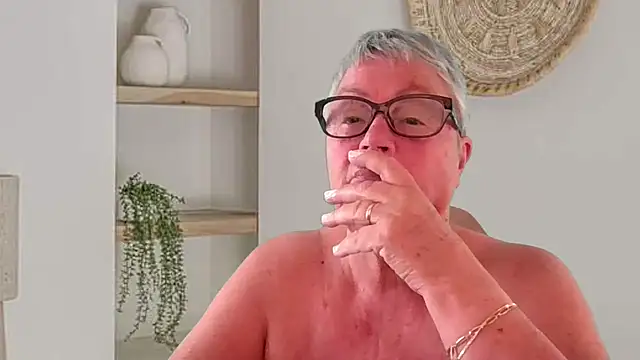 GrannyChrissy68 online show from 18, 7, 2026