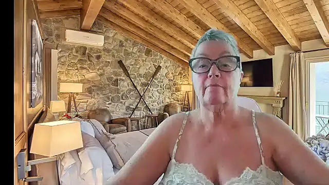 GrannyChrissy68 online show from 21, 12, 2025