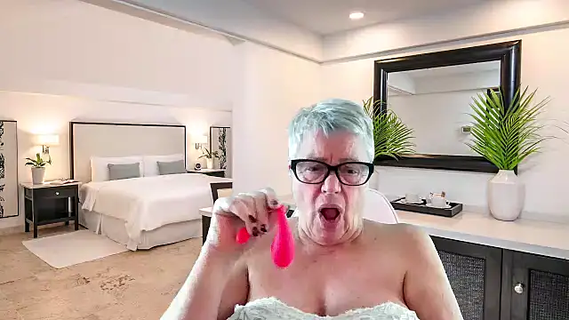 GrannyChrissy68 online show from 22, 12, 2025
