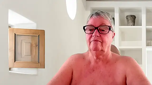 GrannyChrissy68 online show from 16, 6, 2026