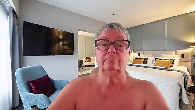 GrannyChrissy68 online show from 19, 5, 2026