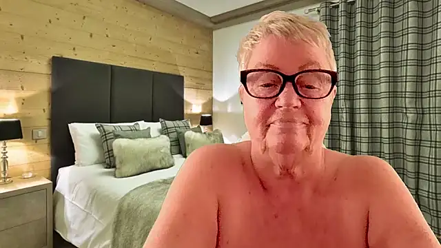 GrannyChrissy68 online show from 2, 4, 2026