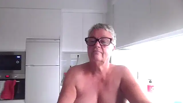 GrannyChrissy68 online show from 16, 10, 2025