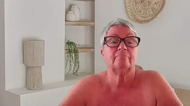 GrannyChrissy68 online show from 3, 5, 2026