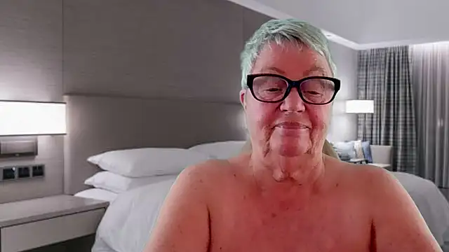 GrannyChrissy68 online show from 22, 5, 2026