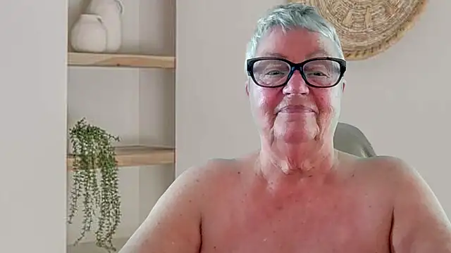 GrannyChrissy68 online show from 8, 7, 2026