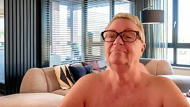 GrannyChrissy68 online show from 4, 4, 2026