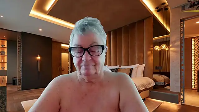 GrannyChrissy68 online show from 18, 12, 2025