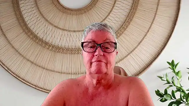 GrannyChrissy68 online show from 15, 5, 2026