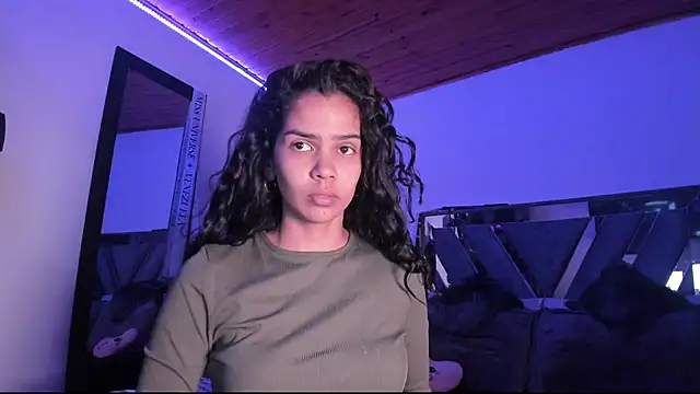Snapshot of ximena_diaz chatting on 9, 10, 2025 ximena diaz online show from 9, 10, 2025