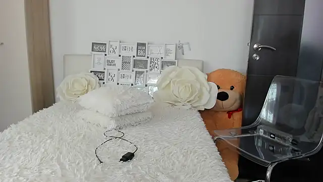 Snapshot of sweetemy4u chatting on 8, 5, 2026 sweetemy4u online show from 8, 5, 2026