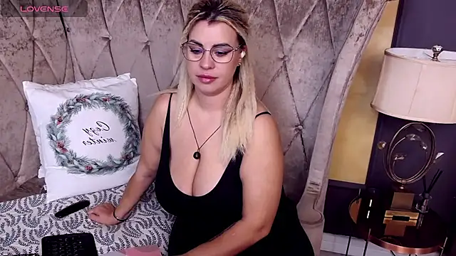 Snapshot of BustyGizelle chatting on 15, 11, 2025 BustyGizelle online show from 15, 11, 2025